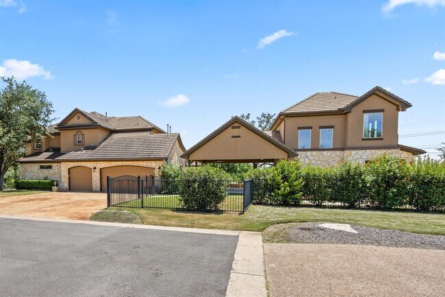 Building Photo - 2624 University Club Dr