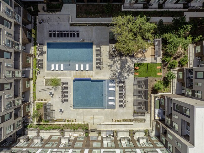 Foto del edificio - The Bond