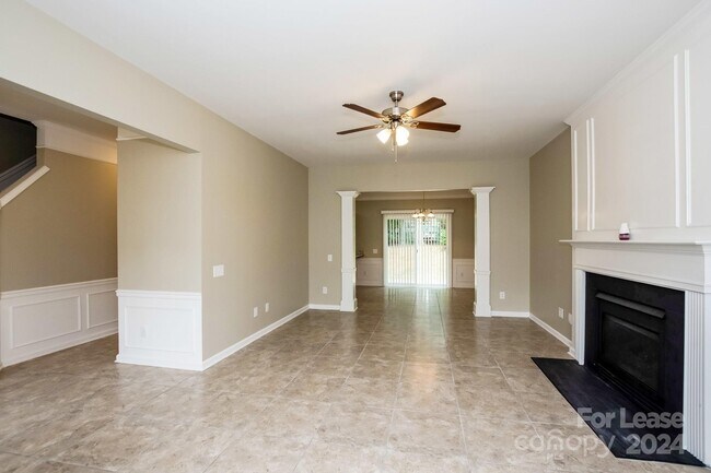 Foto del edificio - 6610 Harburn Forest Dr