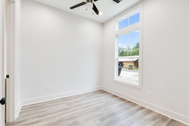 Foto del edificio - 122 S Jefferson St