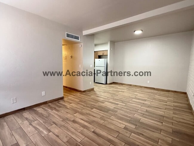 Foto del edificio - Two Bedroom Duplex