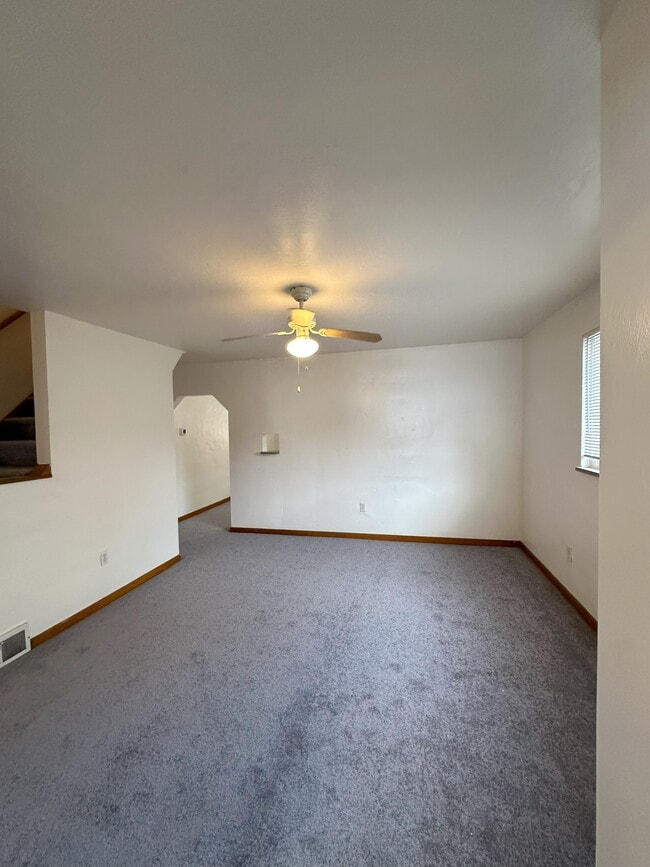 Building Photo - 1138-1138 Springdale Dr