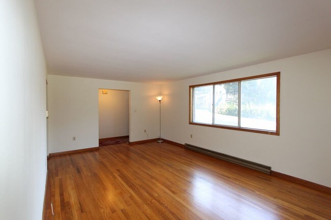 Building Photo - Rancher in Charles Town