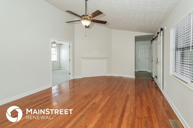 Foto del edificio - 7456 Lyle Bend Ln