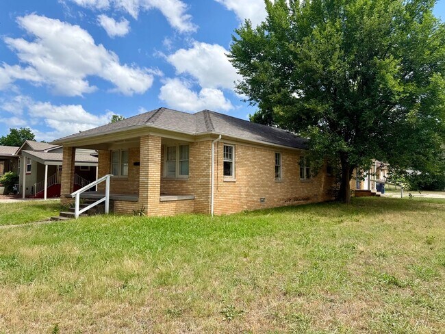 Foto del edificio - 3 Bedroom and 1 Bathroom Home for rent in Shawnee