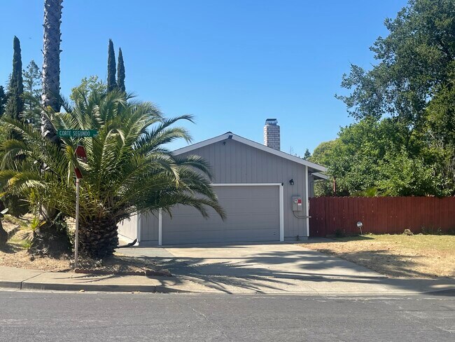 Garaje en la calle lateral del lote de esquina - 1650 Farm Bureau Rd