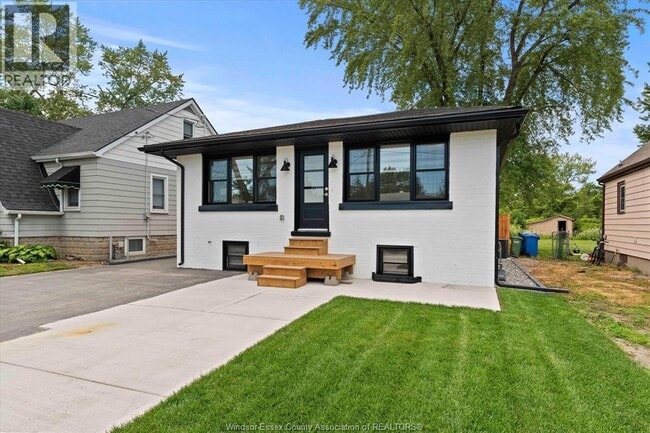 Building Photo - 557 Elinor St