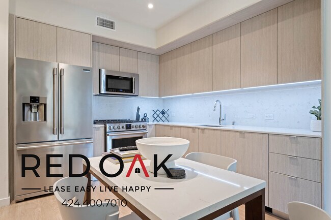 Foto del edificio - ~4 Weeks FREE~ Furnished, Luxury Bachelor ...