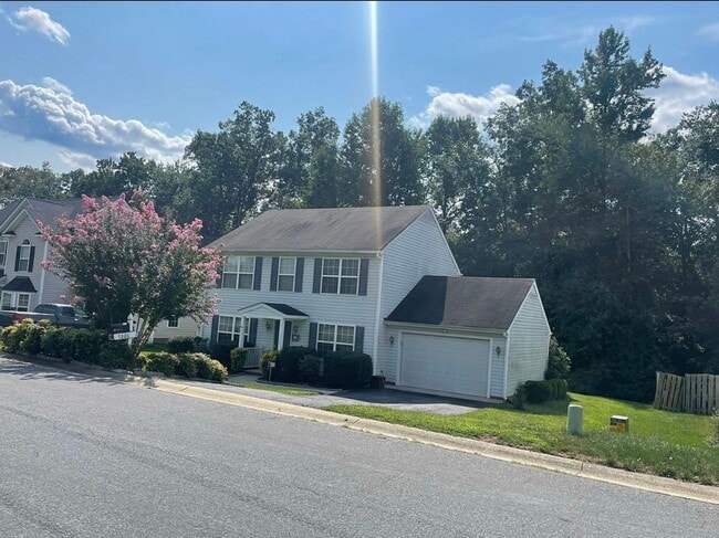 Foto del edificio - Beautiful two story home in the Ashbrook C...