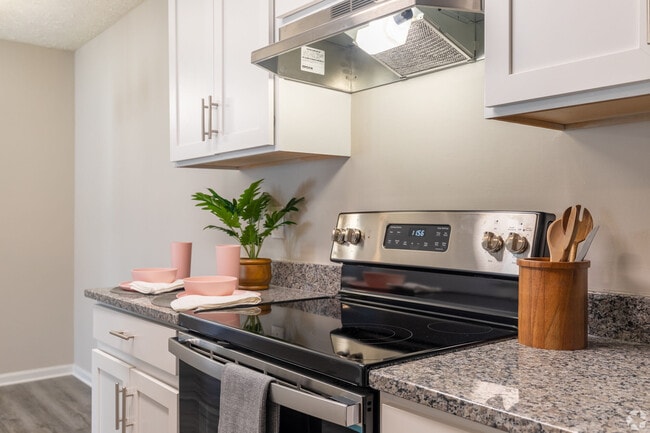 Building Photo - Hidden Lake