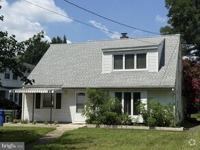 Building Photo - 12 Wesley Ave