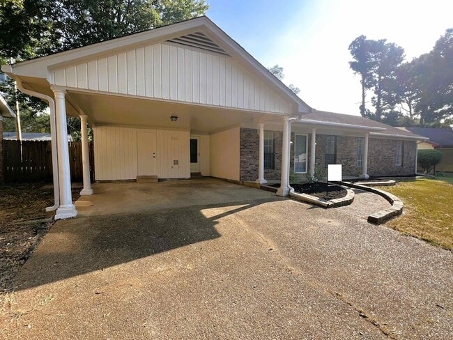 Building Photo - 6313 Cheekwood Ave