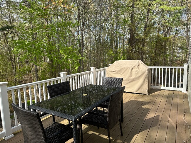 Building Photo - 8 Cobblestone Ct