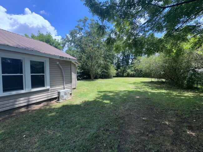 Building Photo - 407 Elm Ave NW