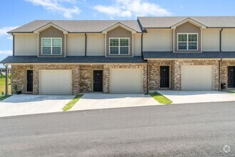 Building Photo - 135 Country Ln