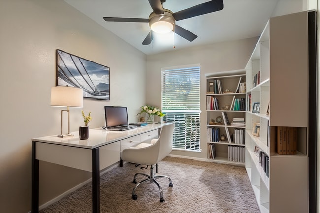 Building Photo - Regal Court Apartments