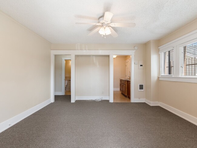 Building Photo - 1460 Gaviota Ave