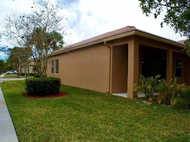 Side of the House - 19105 Stonebrook St