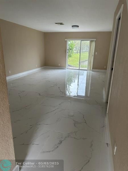 Foto del edificio - 865 Summit Lake Dr
