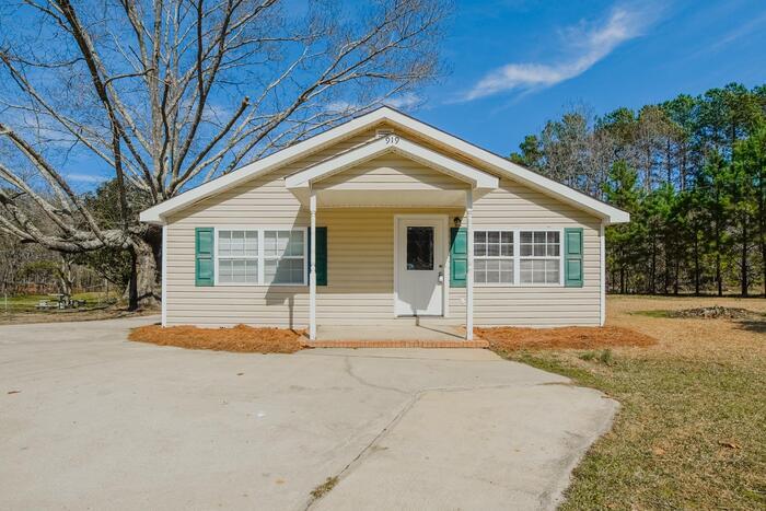 Foto principal - 919 Youngblood Rd