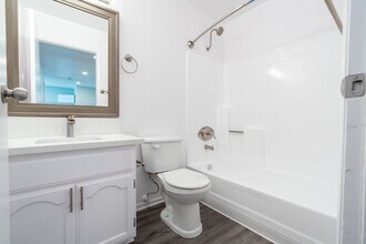 Interior Photo - 226 South Serrano