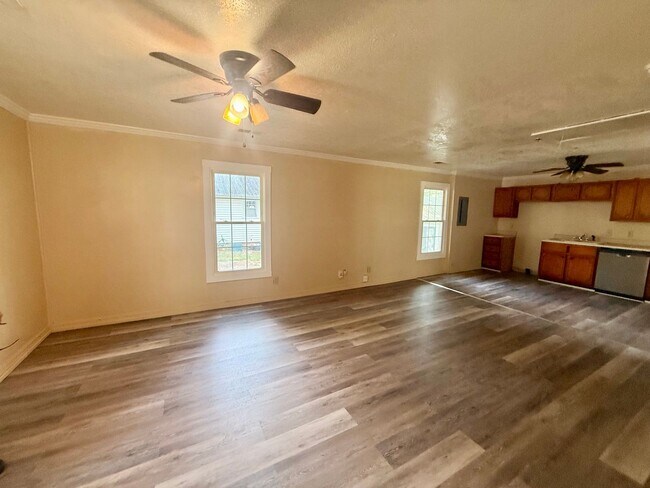 Foto del edificio - 1049 W Woodrow St