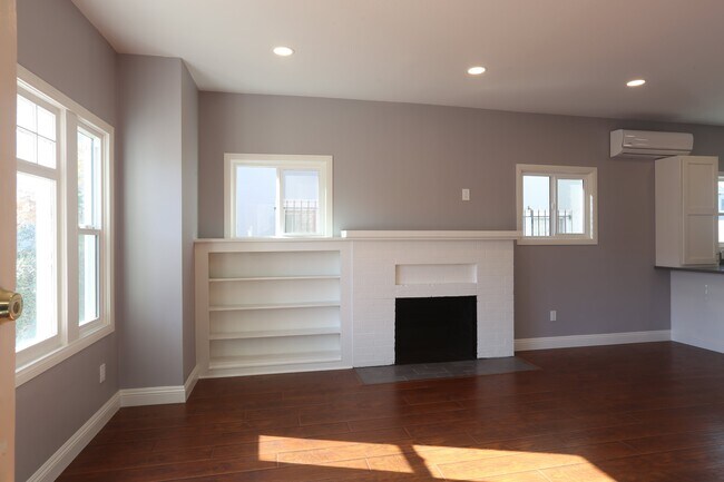 Building Photo - 2131 Cambridge St