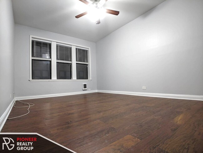 Building Photo - 3635 W Dickens Ave