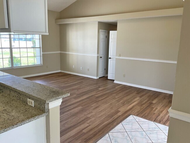 Building Photo - 5660 Loma Vista Dr W