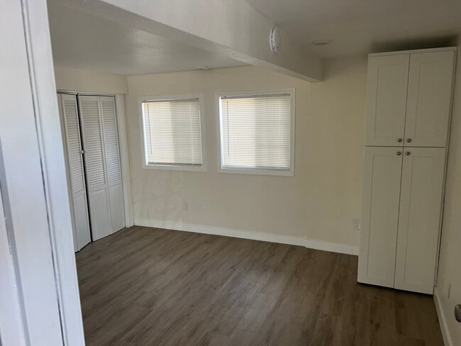 Building Photo - 105 Tinker Way