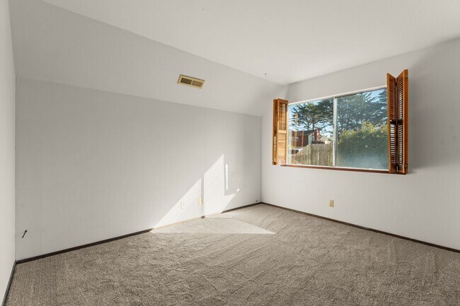 Foto del edificio - Penasquitas Drive Townhomes