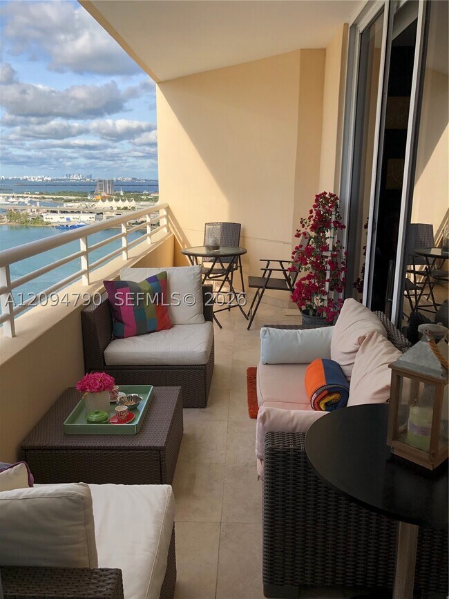 Building Photo - 808 Brickell Key Dr