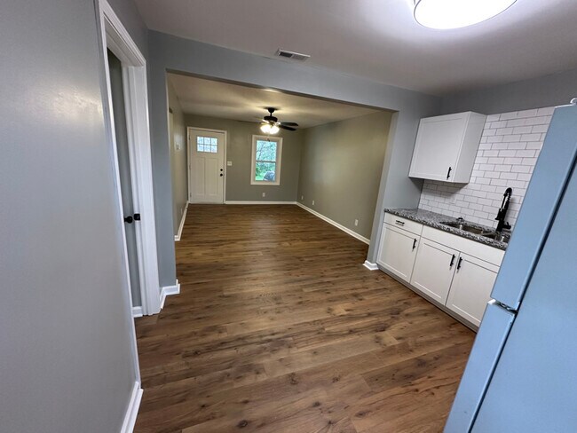 Foto del edificio - 123 S Sam Davis Ave