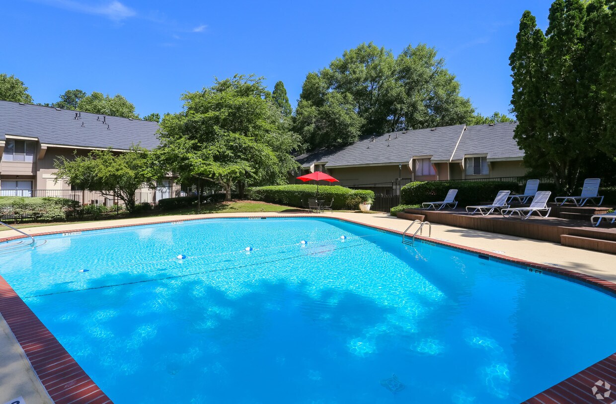 Aspen Pointe Apartments in Roswell, GA