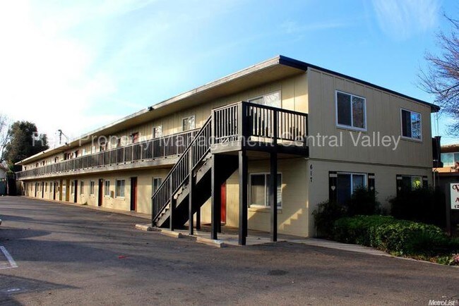 Building Photo - 617 Tully Rd