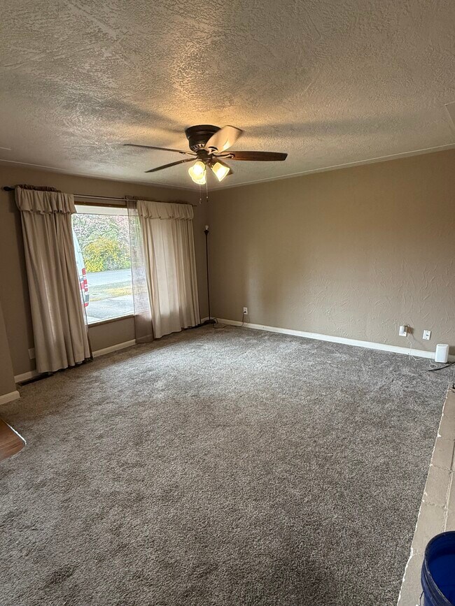 Living room - 3025 Tess Ave NE