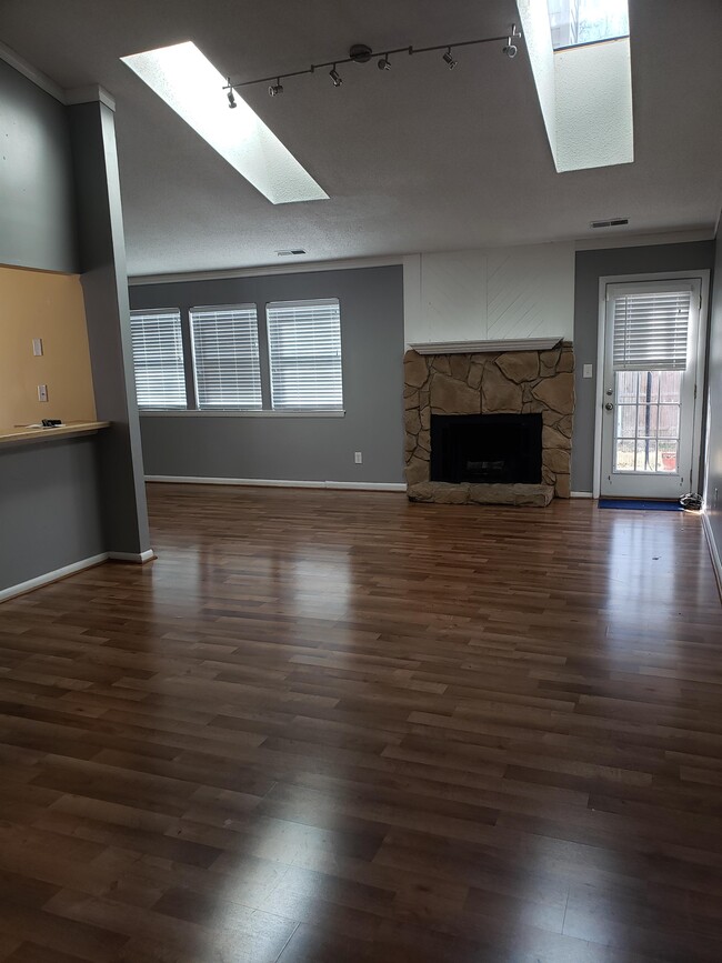 Building Photo - 1833 Slalom Dr