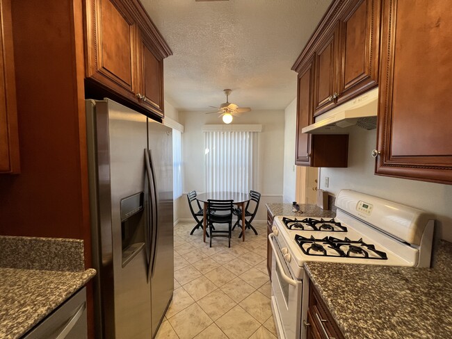 Dining book with ceiling fan - 4711 Clark Ave