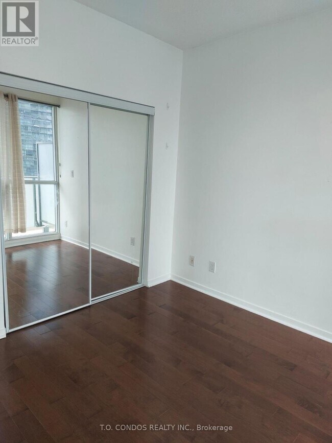 Photo du bâtiment - 55 Bremner Blvd