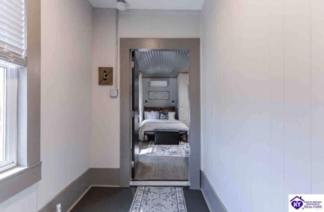 Building Photo - 404 N Washington St