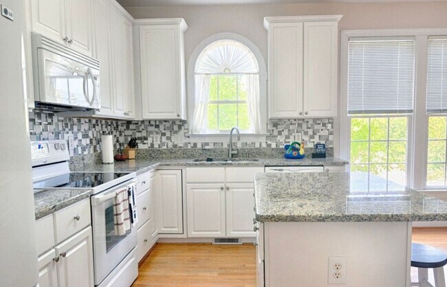 Building Photo - Southern Village Townhome available in Jun...