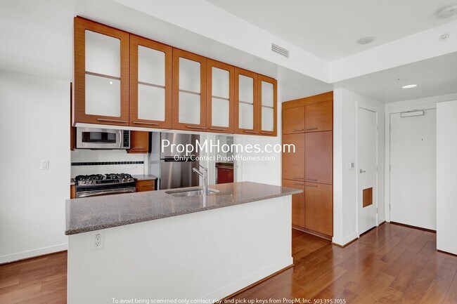 Foto del edificio - Modern 2-Bedroom Condo with Stunning Views in the Benson Tower - DEPOSIT SPECIAL