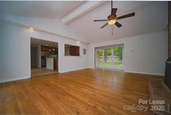 Foto del edificio - 1123 Lynbrook Dr