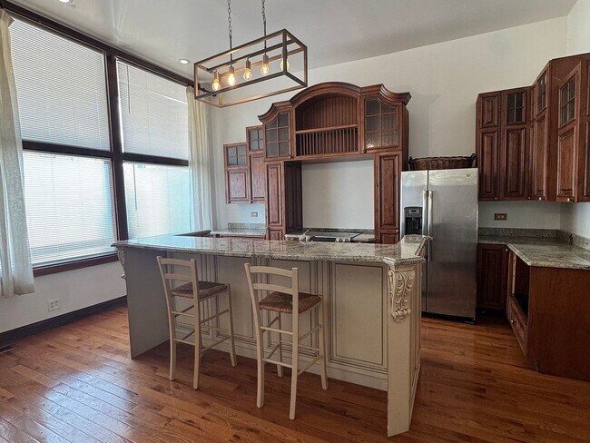 Foto del edificio - 2425 N Clybourn Ave