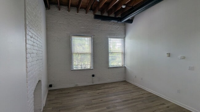 Building Photo - 2800 Mayfield Rd