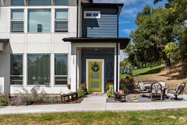 Building Entrance - Vista Ogden Townhomes