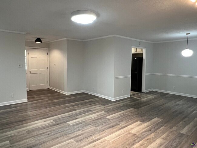 Foto del edificio - 1149 Runnymede Ln