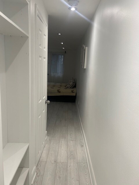 Building Photo - 4312 Rue Saint-Denis