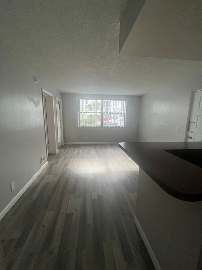 Building Photo - ONE BEDROOM ONE BATHROOM! Waterfront Commu...