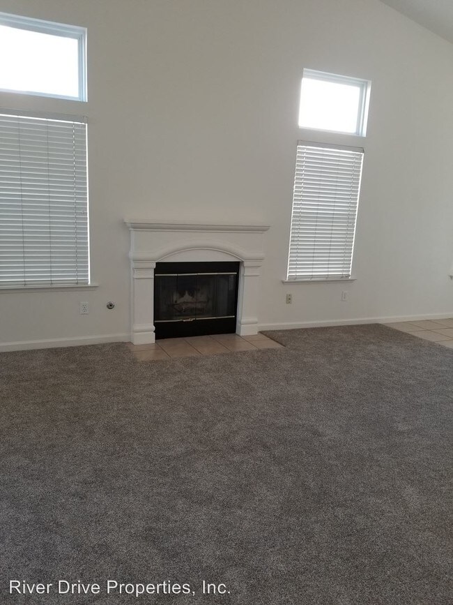 Building Photo - 3 br, 2 bath House - 5571 W. Holland Ave.